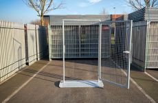 Bouwhek Poort open deur